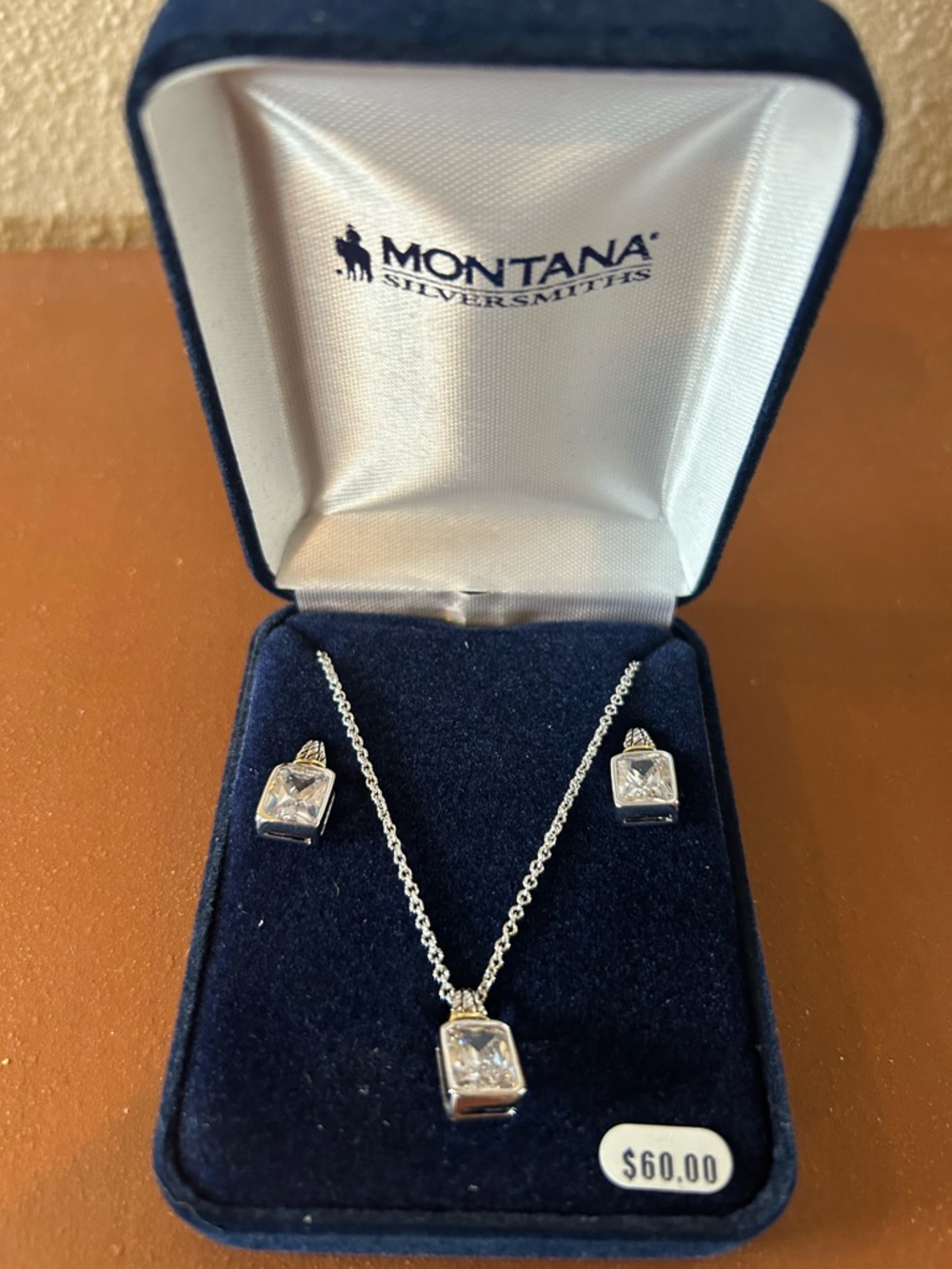 Montana Silversmiths Silver Cubic Zirconia Pendant and Stud Set - Silver - Picture 3 of 4